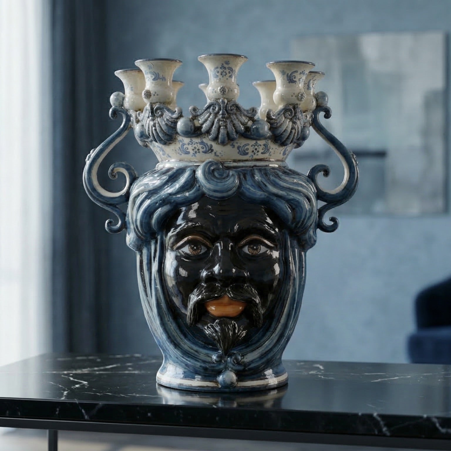 Jarrón Siciliano Candelabro H 40 cm, Hombre Moro, Mono Azul – Testa di Moro de Caltagirone, Sicilia