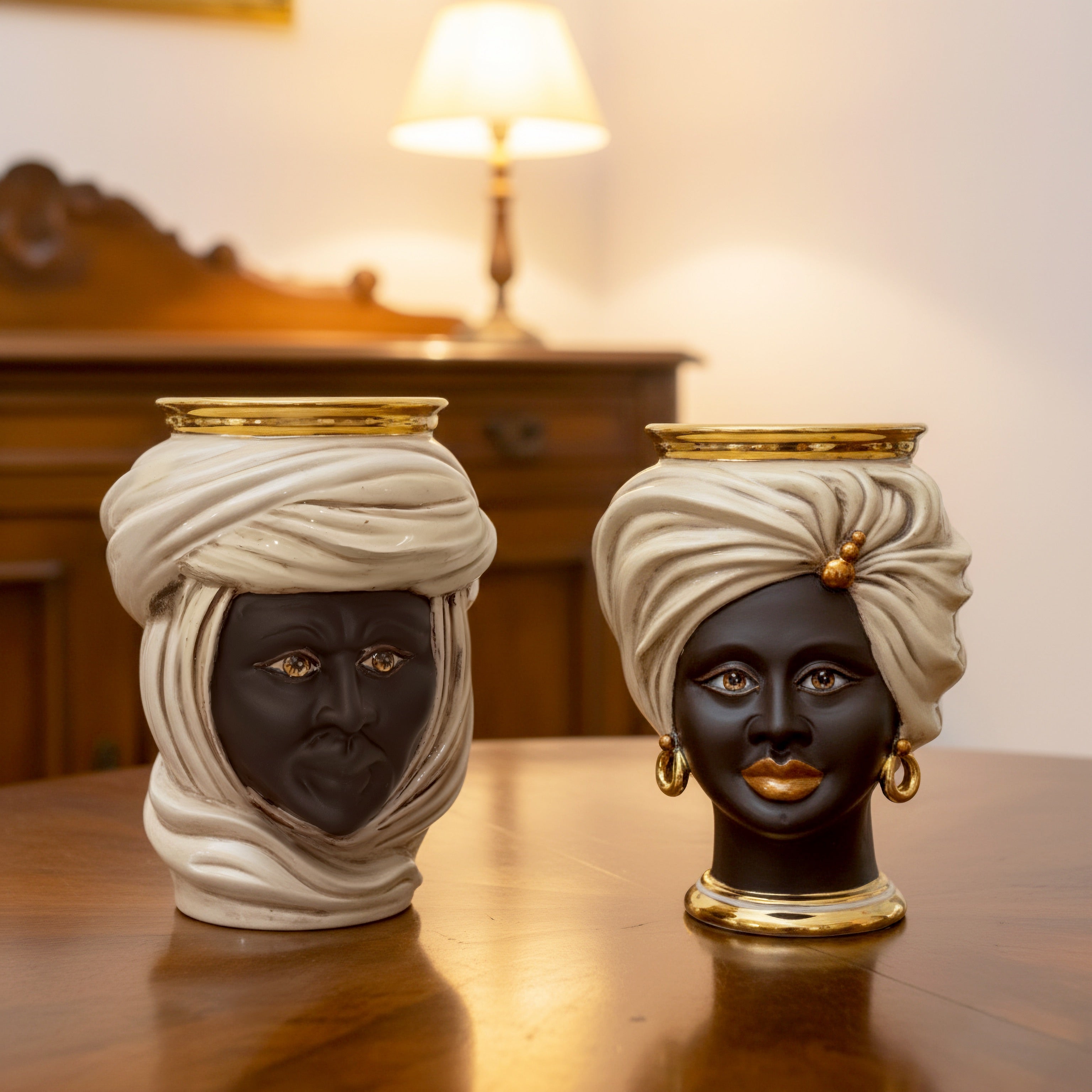 Cabeza Tuareg H 20 cm, Mujer, Madreperla – Testa di Moro de Caltagirone, Sicilia