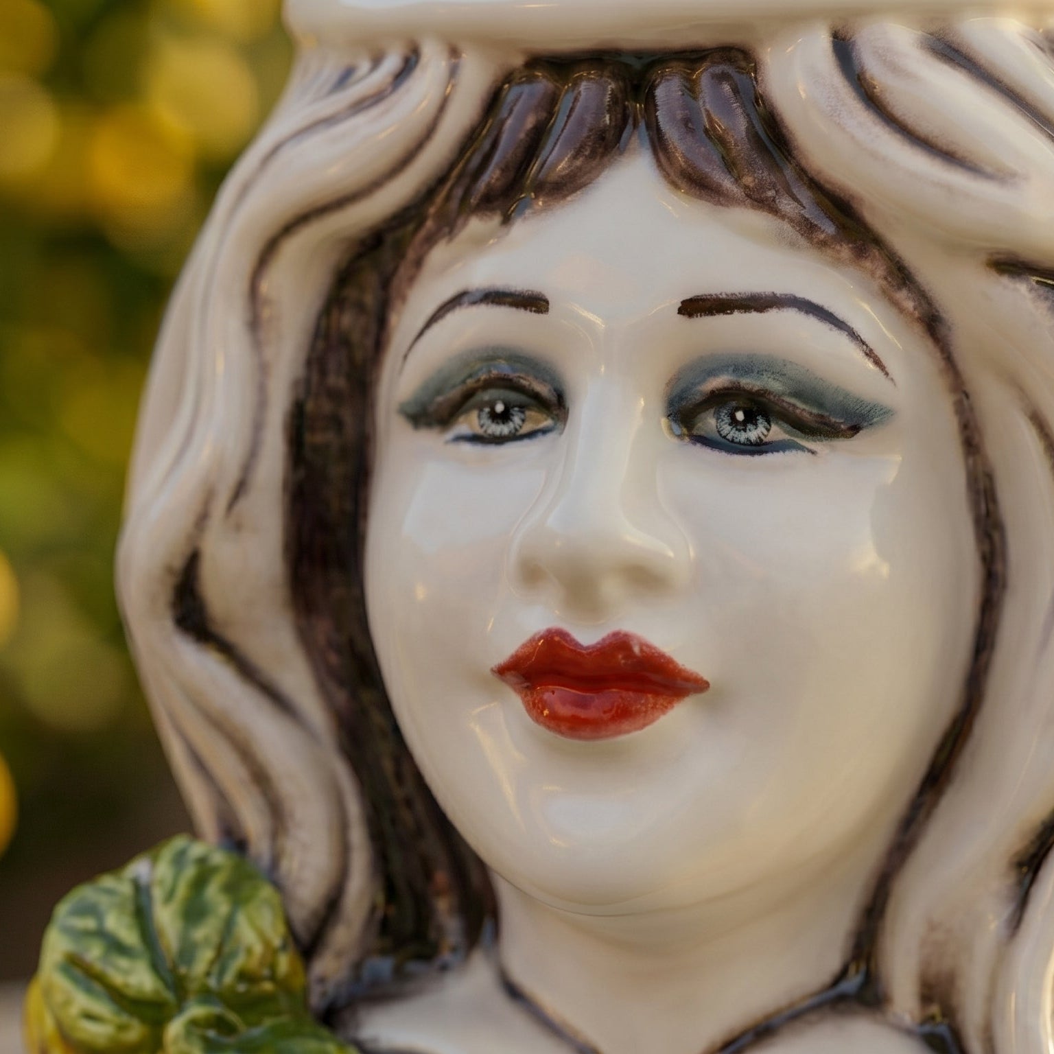 Testa di Moro Frau H 15 cm / 5¾" aus Caltagirone-Keramik — Zitronen Siziliens, Farbiges Perlmutt