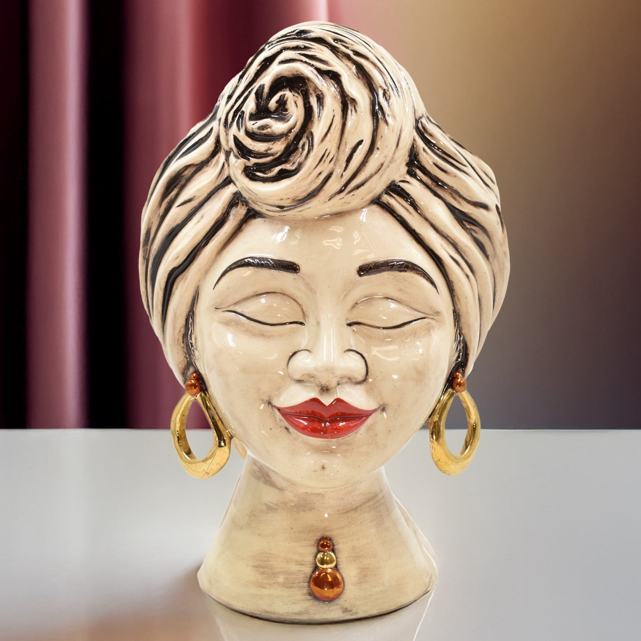 Dreamy head h 40 mother of pearl antique gold lustres female shiny face