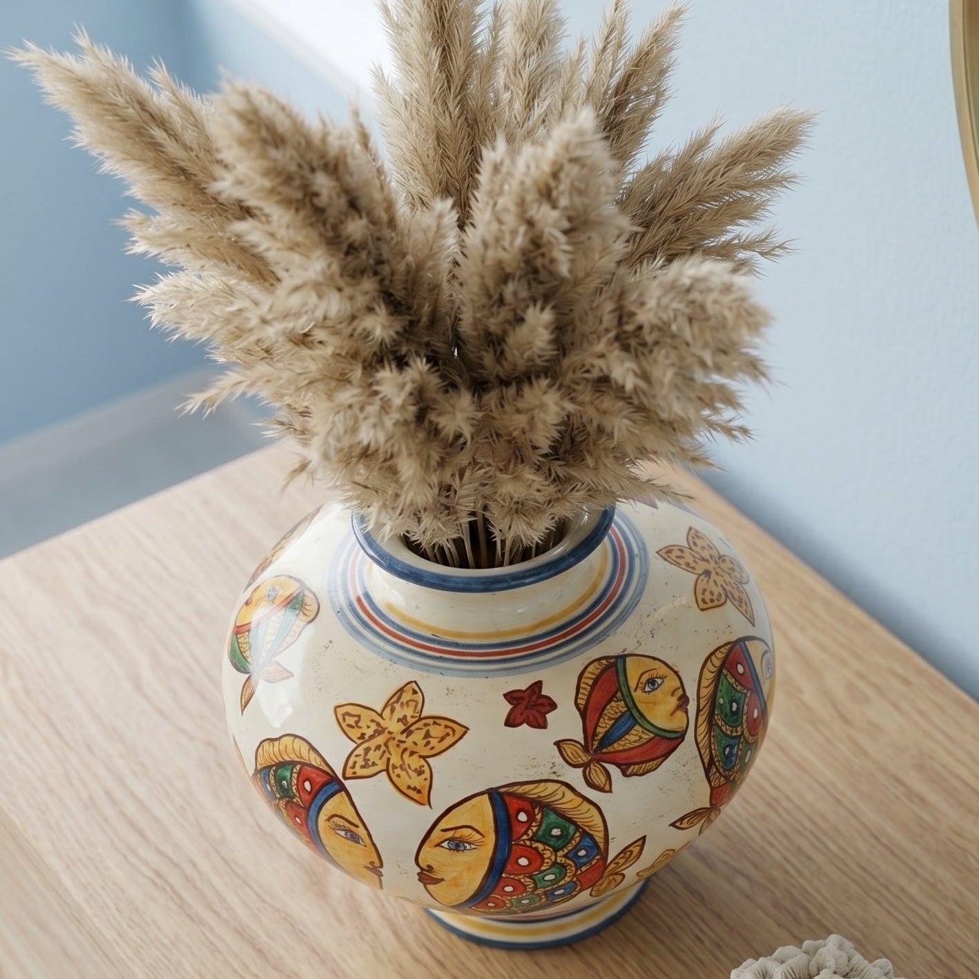 Kugelvase aus Caltagirone-Keramik — Fisch-Dekor