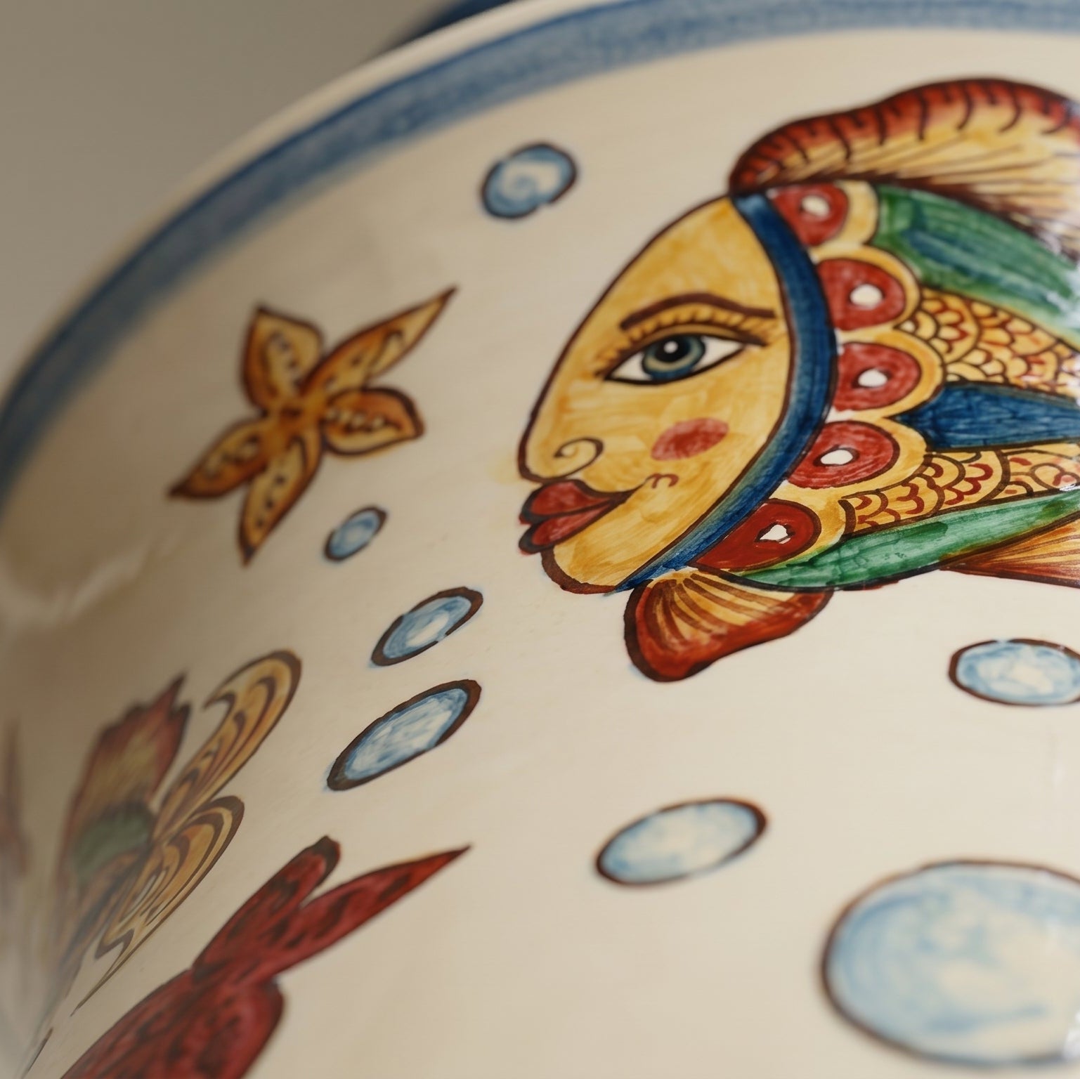 Albarello-Vase aus Caltagirone-Keramik — Fisch-Dekor