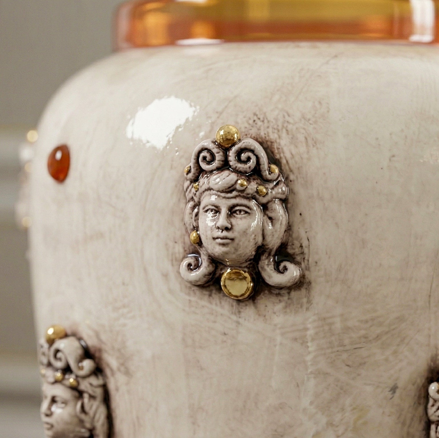 Maurenkopf-Vase H 40 cm, Antikes Perlmutt – Testa di Moro aus Caltagirone, Sizilien