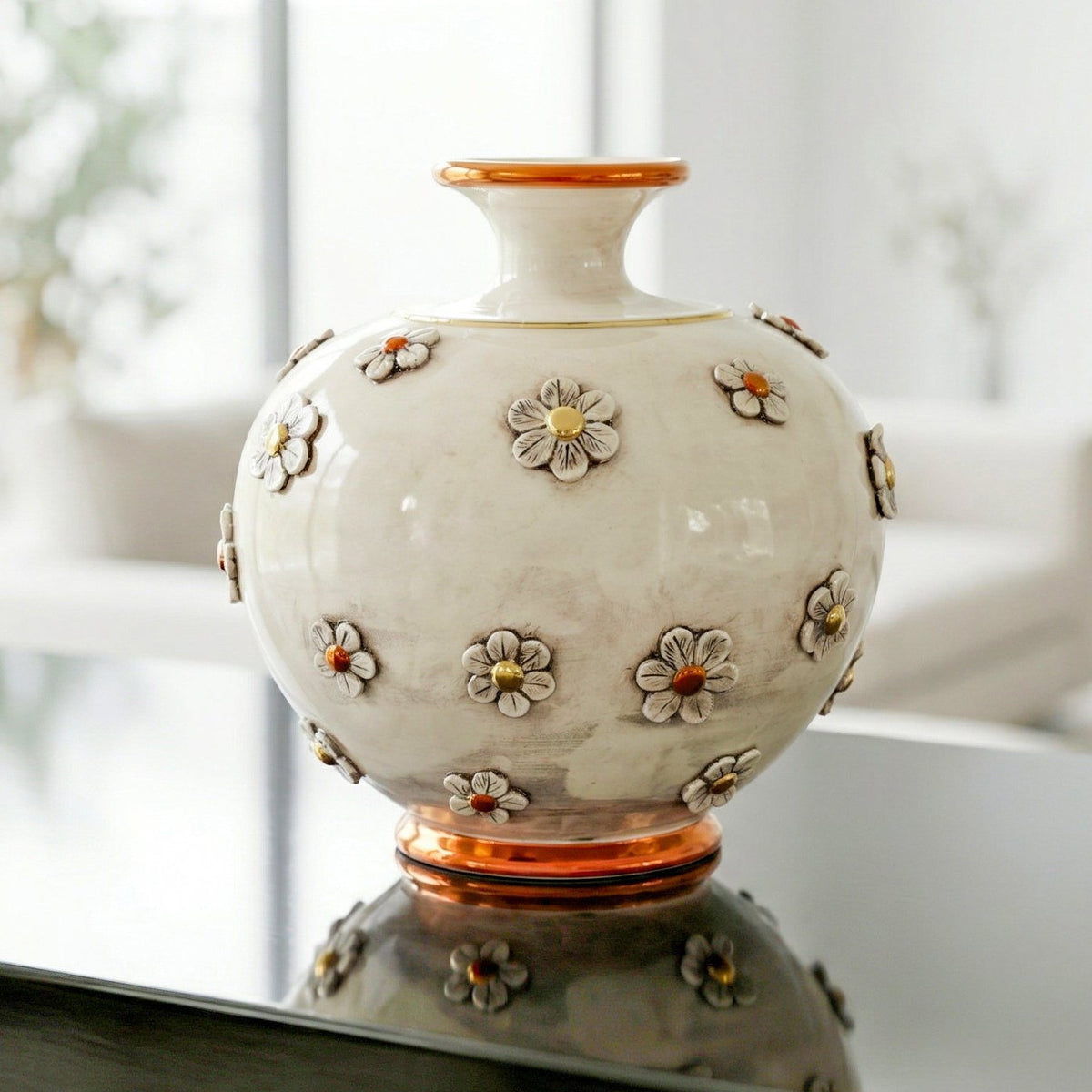 Vase Boule avec Fleurs H 35 cm, Nacre Antiquée, Or et Lustres – Céramique italienne de Caltagirone, Sicile