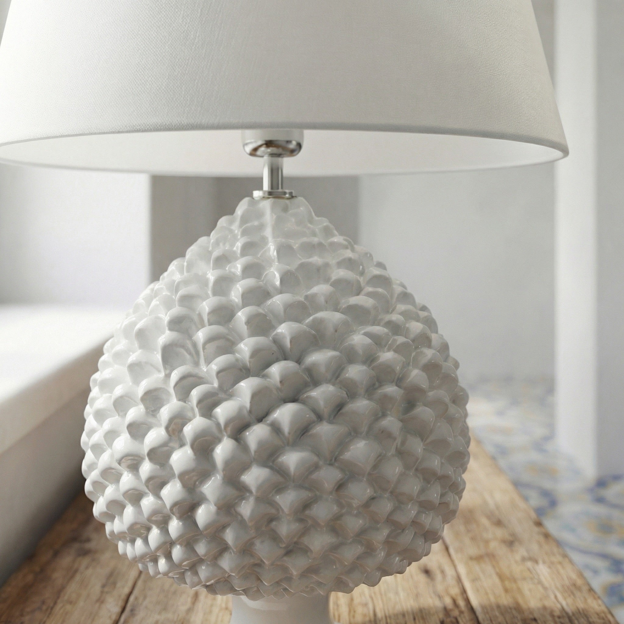 White Line hand-modeled Pigna lamp - Caltagirone Ceramics