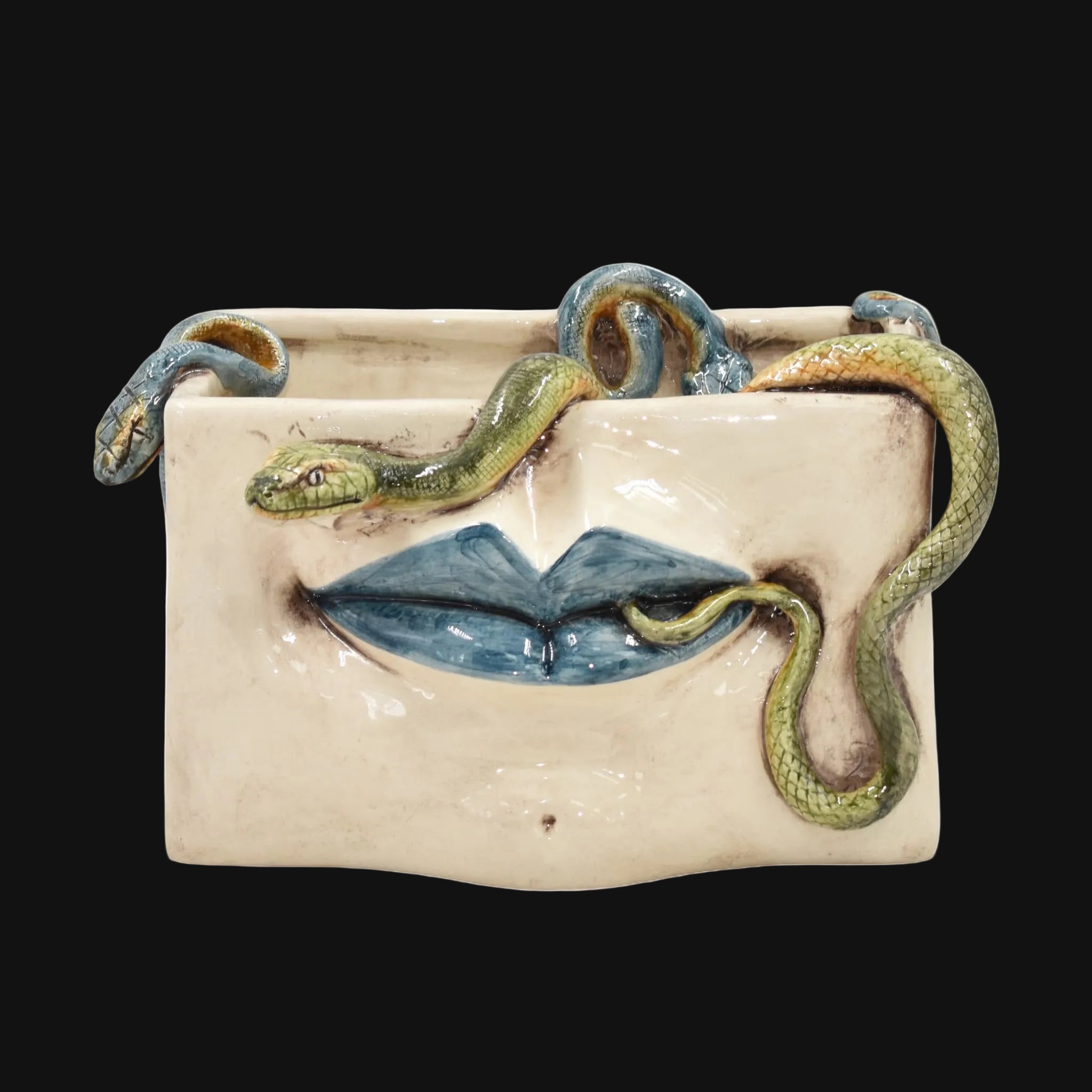 Caltagirone-Keramik Medusa-Dose — Blaue Lippen und Aufgesetzte Schlangen, Antikes Perlmutt