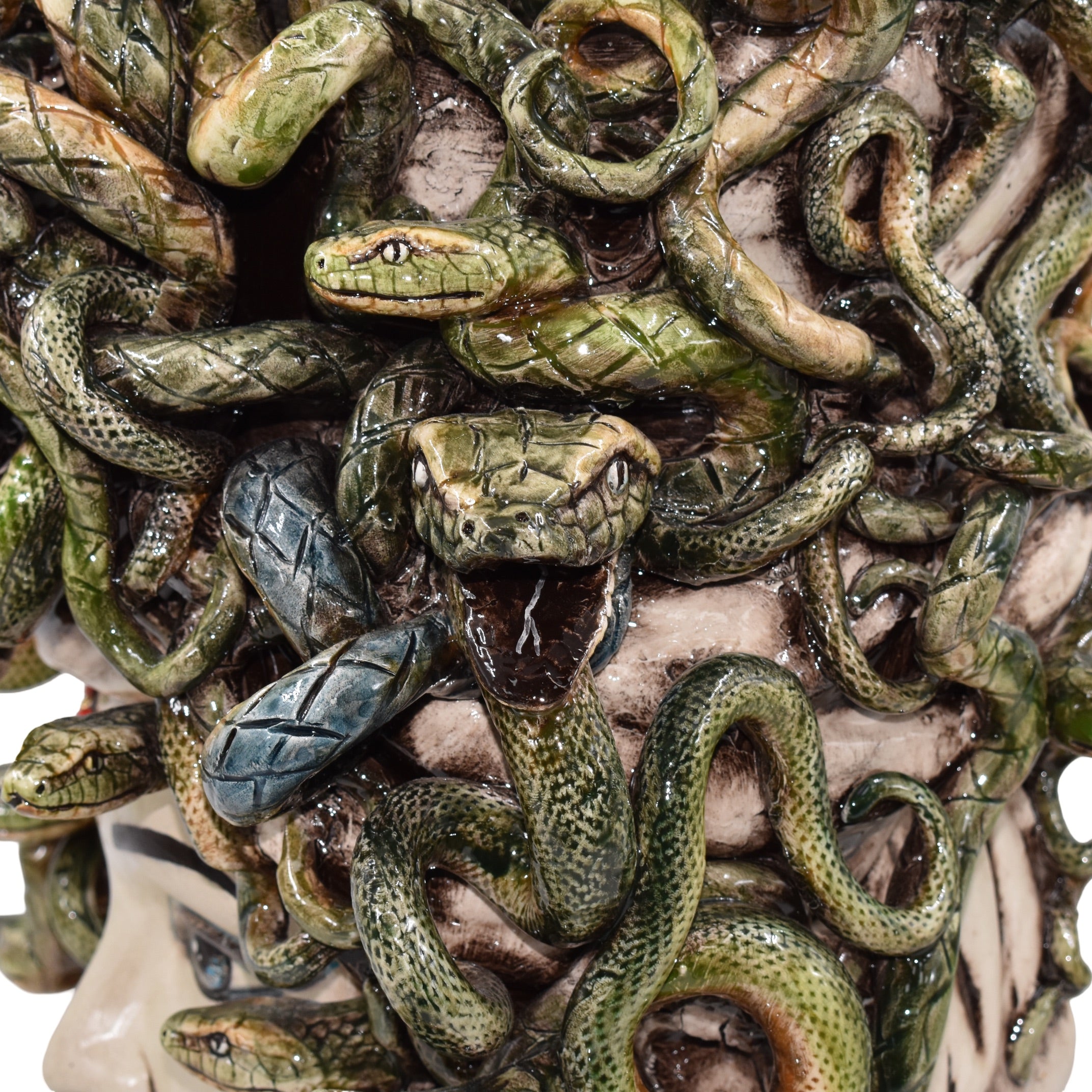 Medusa head h 48 mother of pearl antique gold and lustre