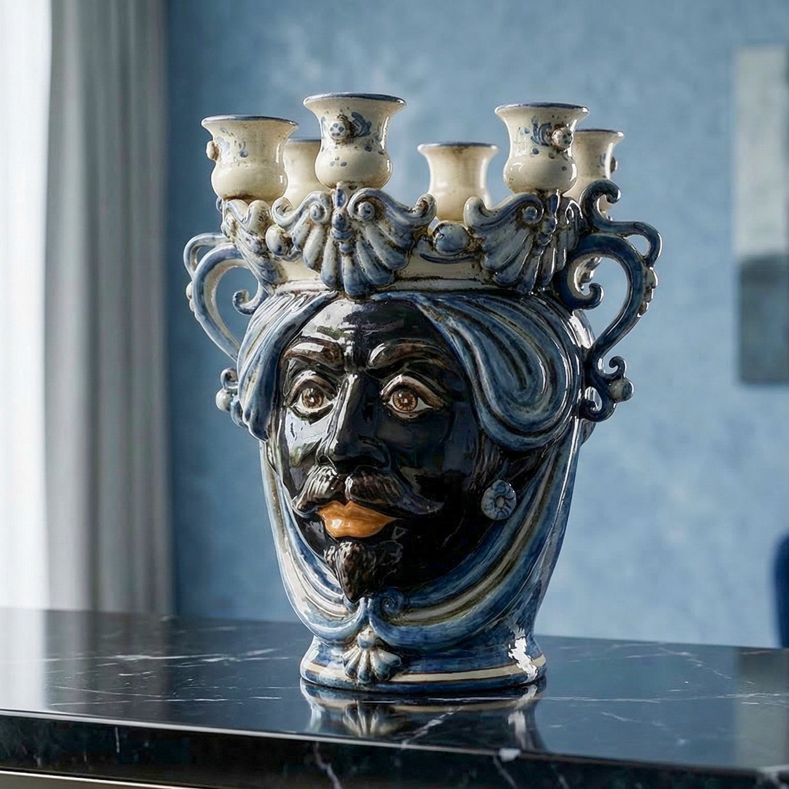Cabeza de Moro Candelabro H 25 cm, Hombre Moro, Mono Azul – Testa di Moro de Caltagirone, Sicilia