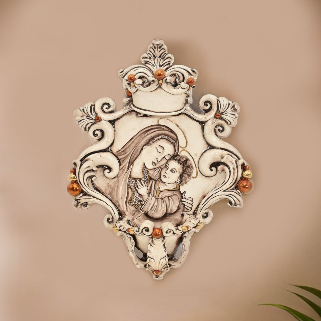 Acquasantiera grande appl 25×35 madonna maria con gesù madreperla antichizzato oro e lustri - Ceramiche di Caltagirone Sofia