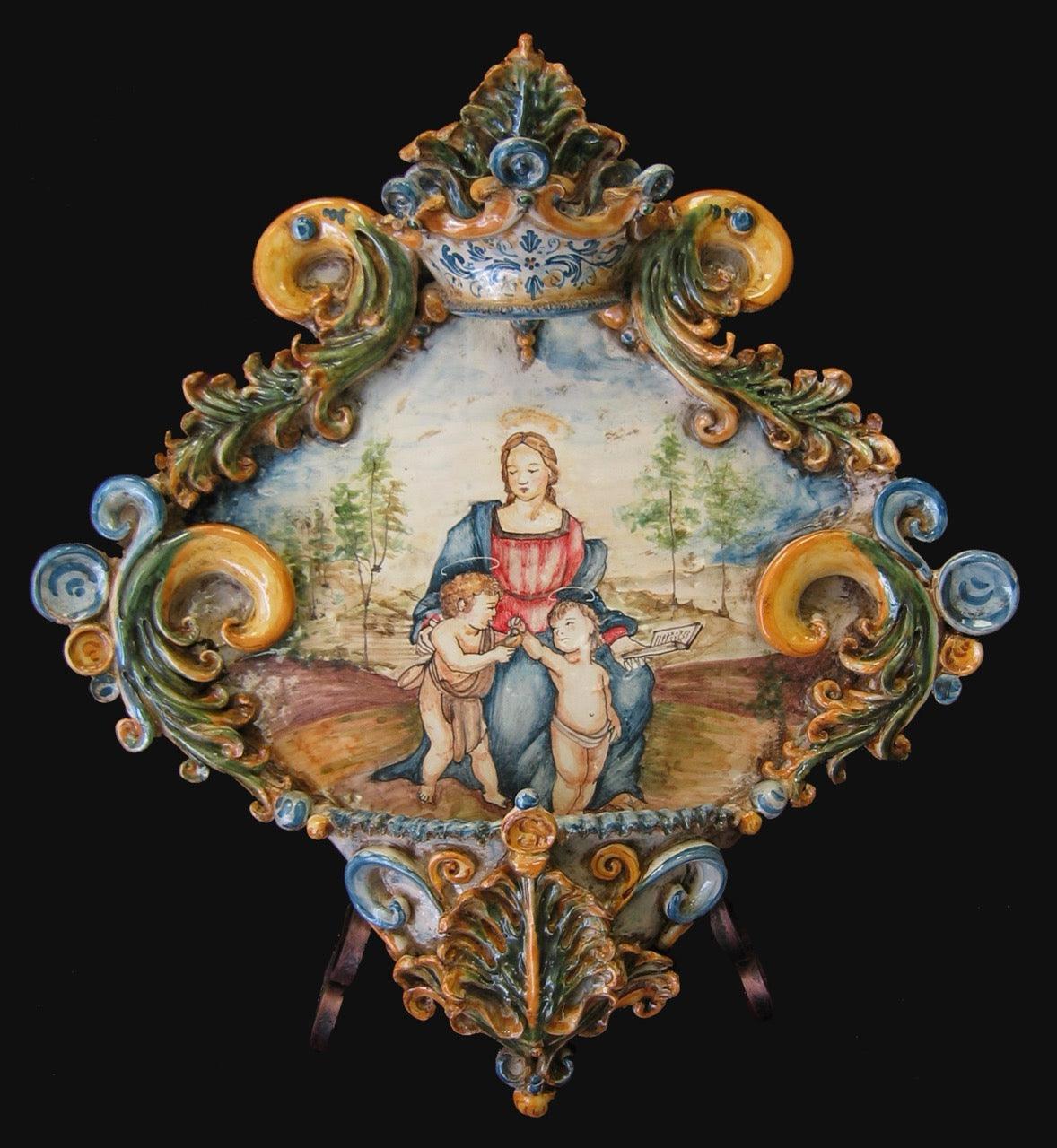 Acquasantiera maxi appl triangolare 35×45 madonna del cardellino tricolore - Ceramiche di Caltagirone Sofia