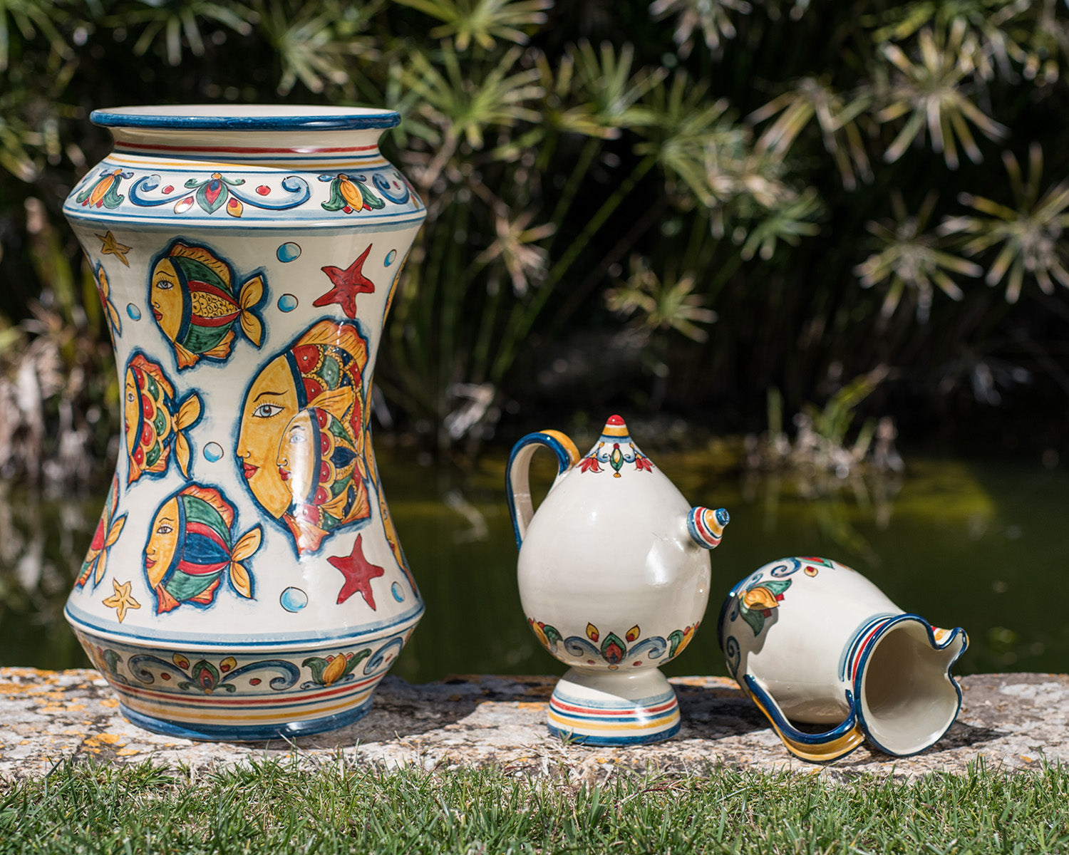 "Bummulu Malandrino" h 25 terracotta container used in Sicily to keep the water fresh even during the summer.