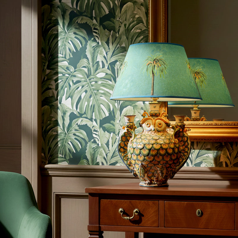 Eulen-Tischlampe mit Kerzenhaltern H 60 cm, Pfauenschwanz, Grün und Orange – Caltagirone Keramik – Italienische Tischlampen-Tradition