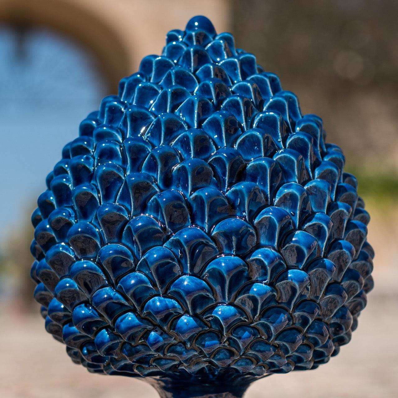 Pigna artigianale di Caltagirone modellata a mano altezza 15/40 cm in blu intenso - Ceramiche di Caltagirone Sofia