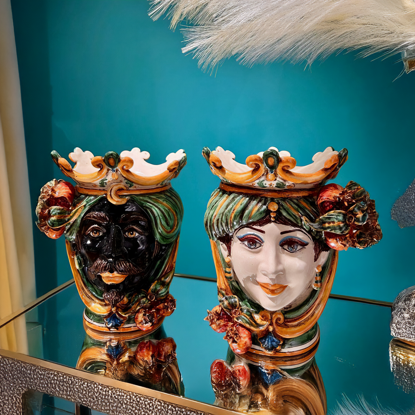 Ceramic Head with pomegranate h 25 green/orange female
