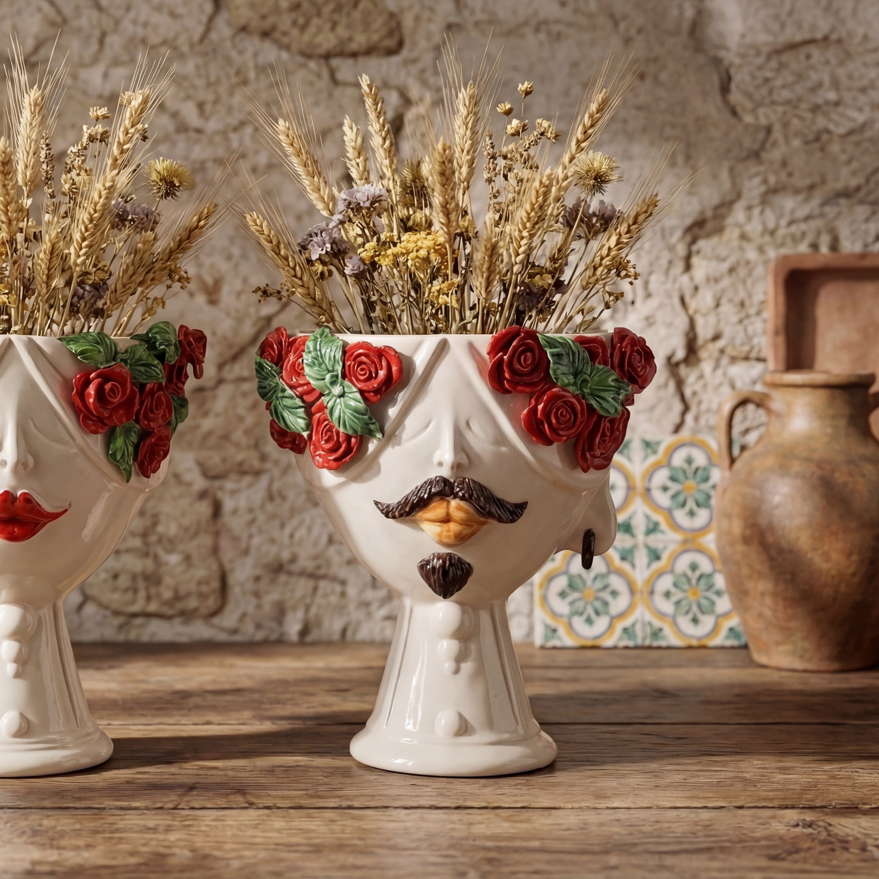 Testa di Moro con rose rosse "Zahira" uomo | White and Color 30 cm - Ceramiche di Caltagirone Sofia