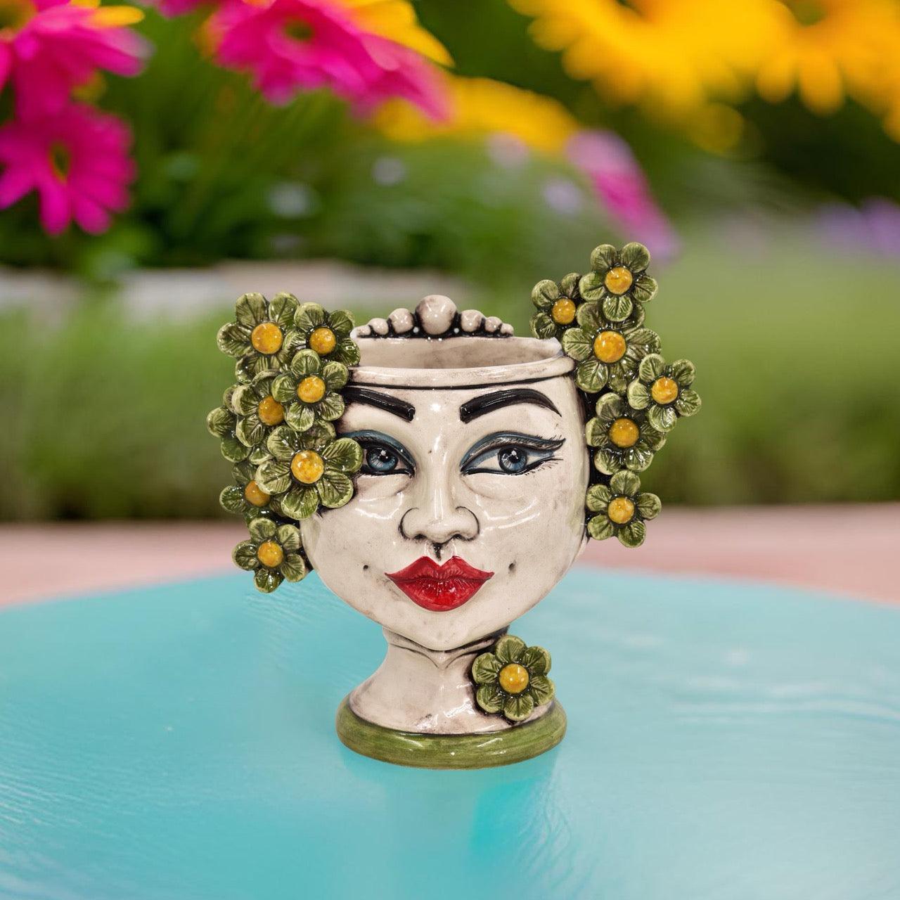 Testa h 20 c/fiori c/espressione labbra rosse madreperla colorato verde/giallo femmina - Ceramiche di Caltagirone Sofia