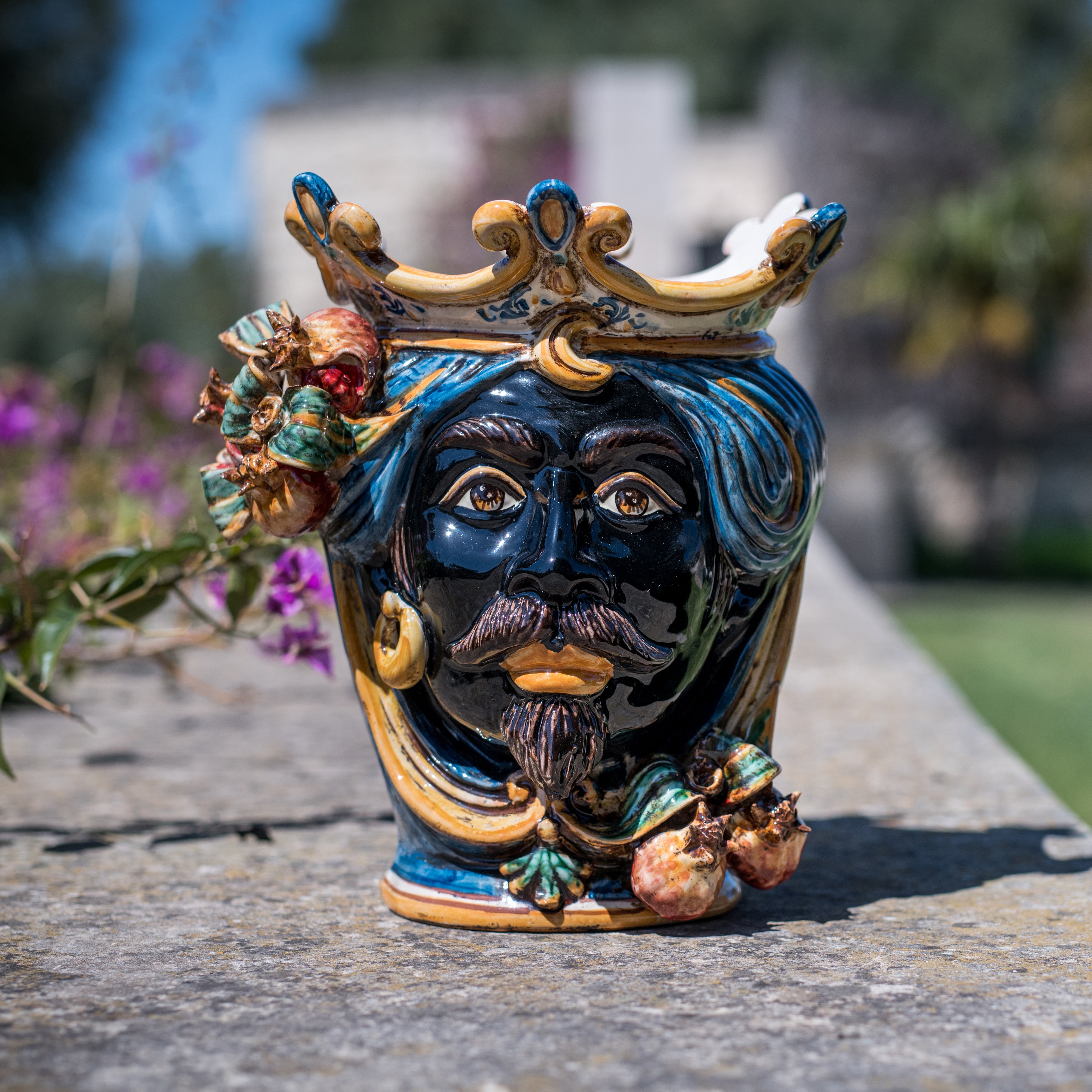 Testa h 25 melograni blu e arancio maschio moro - Ceramiche di Caltagirone Sofia