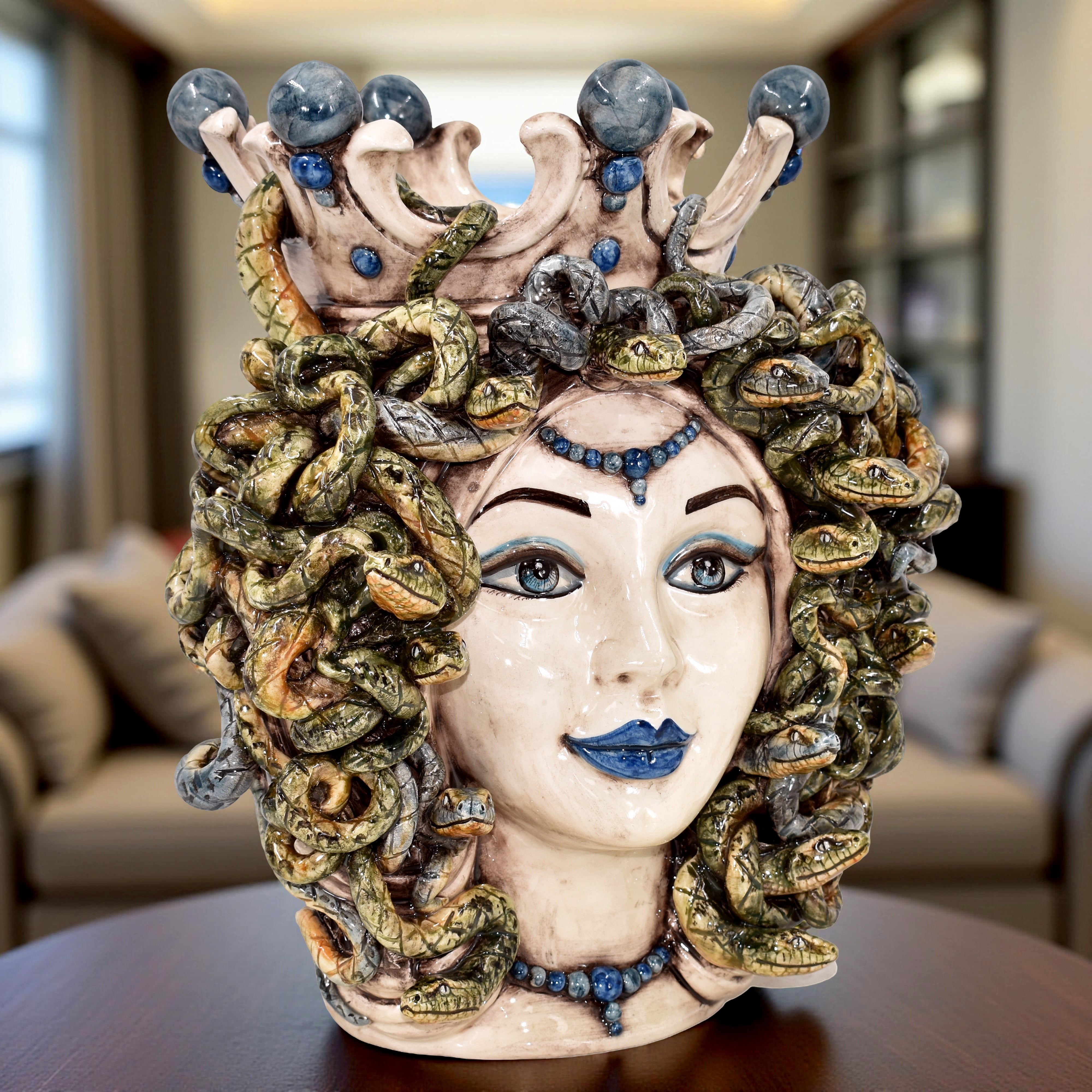 Testa h 38 medusa Madreperla Antichizzato con perline blu - Ceramiche di Caltagirone Sofia