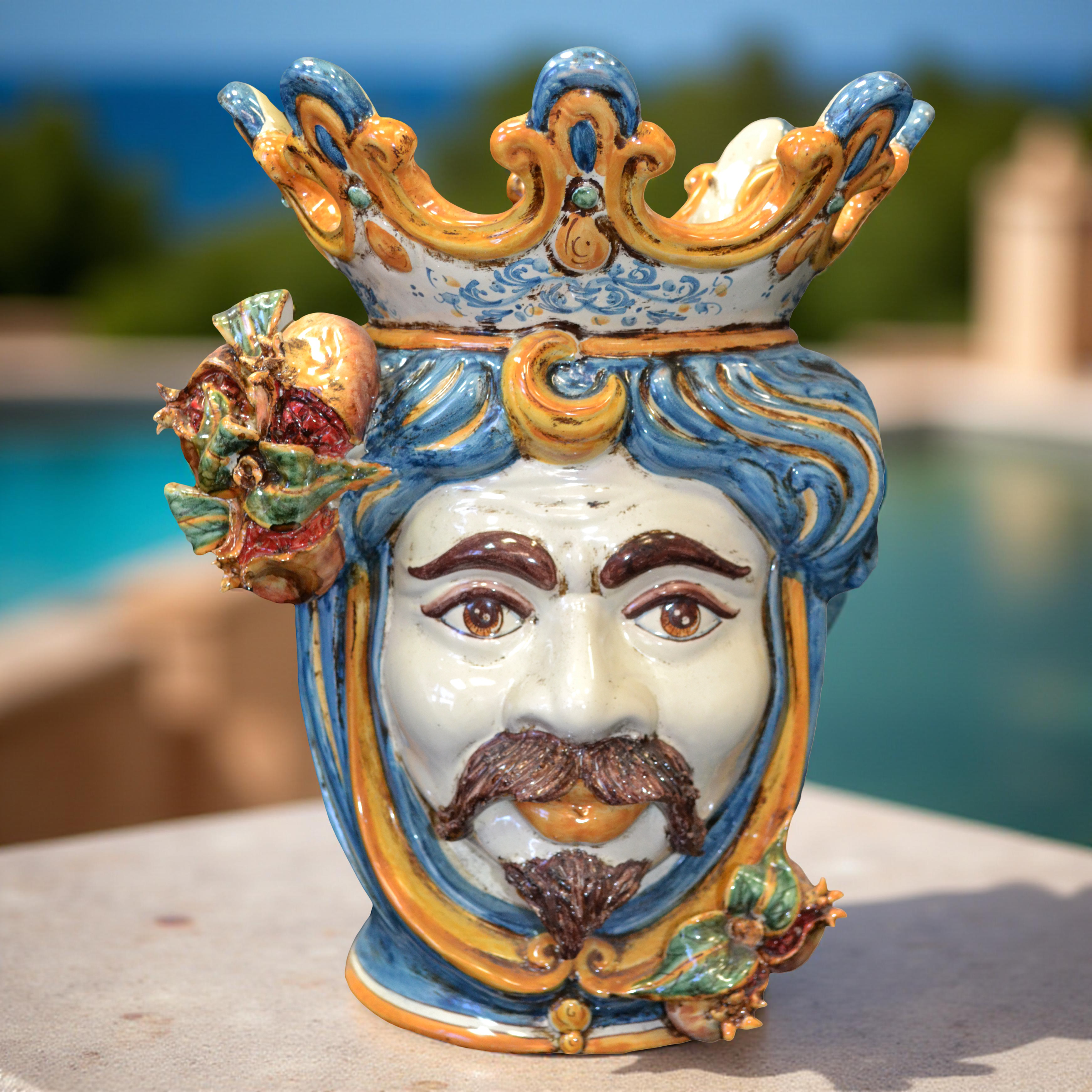 Testa h 40 melograni blu e arancio maschio bianco - Ceramiche di Caltagirone Sofia