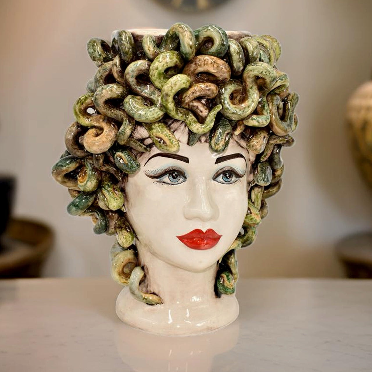 Testa Medusa h 42 madreperla colorato labbra rosse - Ceramiche di Caltagirone Sofia