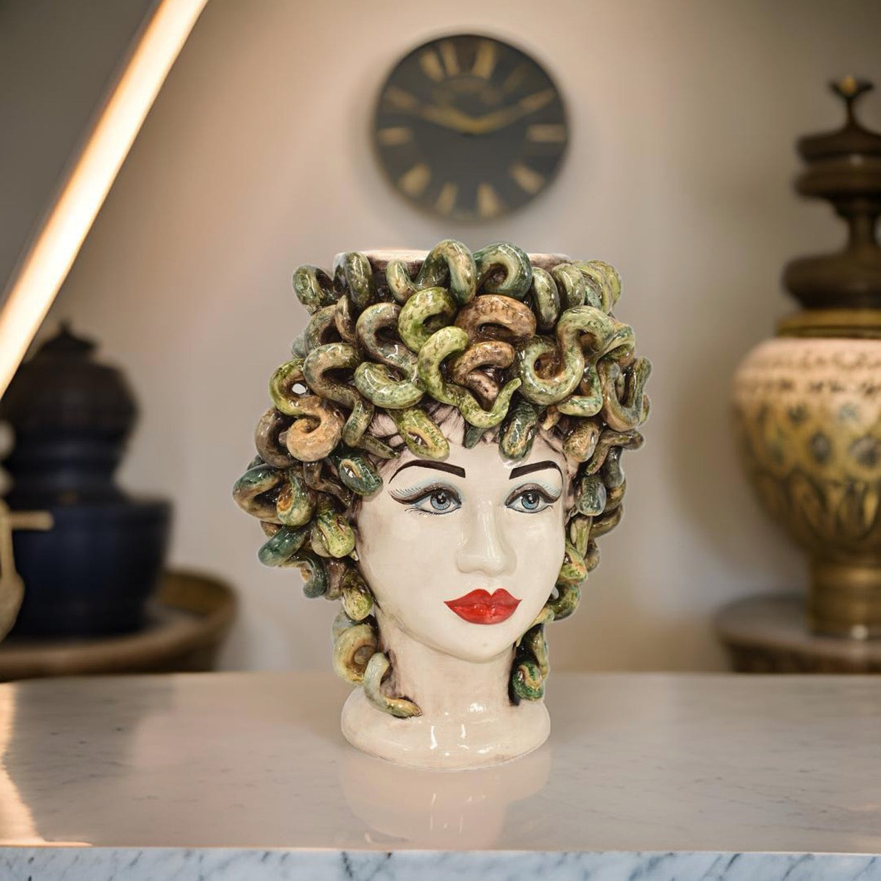 Testa Medusa h 42 madreperla colorato labbra rosse - Ceramiche di Caltagirone Sofia