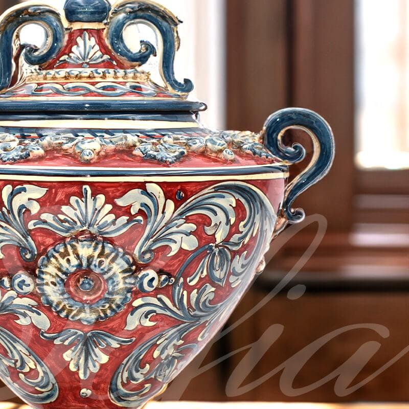Potiche c/piede h 38 plastico Sofia ornato blu/bordeaux - Ceramiche di Caltagirone Sofia