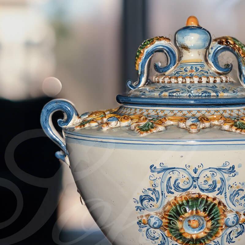 Potiche c/piede h 38 plastico sofia tricolore - Ceramiche di Caltagirone Sofia