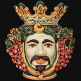 Ceramiche di Caltagirone fatti a mano con volto regale e grappoli d'uva, arte tradizionale siciliana